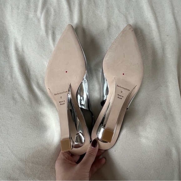 Reformation Westlynn Silver Metallic Point Toe Heel Size 9 NWOT - Picture 9 of 10